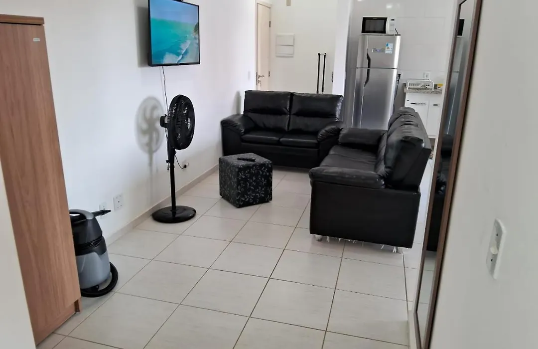 Apto no Jd Indaiá com piscina a 300m da praia-1