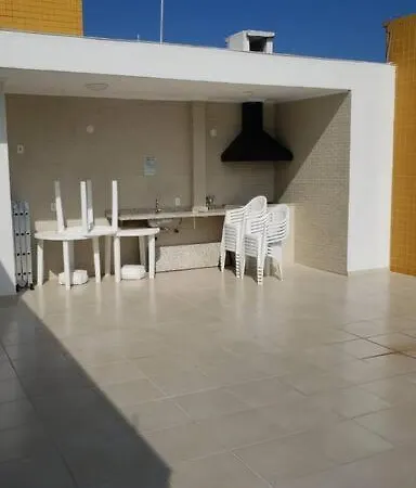 Apto no Jd Indaiá com piscina a 300m da praia-2